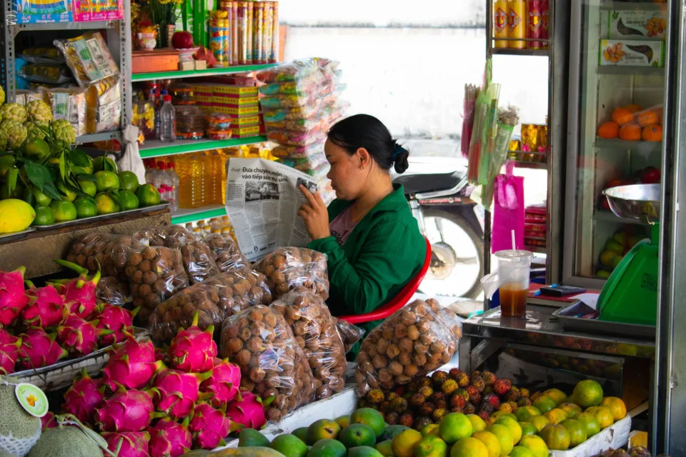 Kệ rau củ mới bày